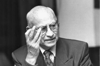 El exfuncionario, cercano al expresidente Carlos Menem, falleció anteayer a los 96 años