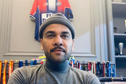 El exfutbolista anunció que fue papá junto a su mujer Joana Sanz (Foto: @danialves)