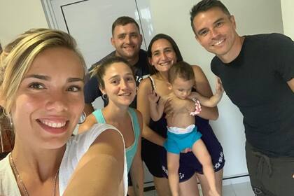 El exfutbolista y su mujer visitaron al chico en Paraná