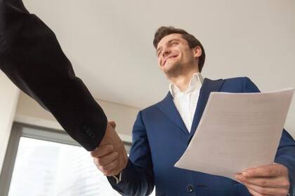 El exitoso método de un joven para hacer llegar su CV a los jefes y conseguir empleo