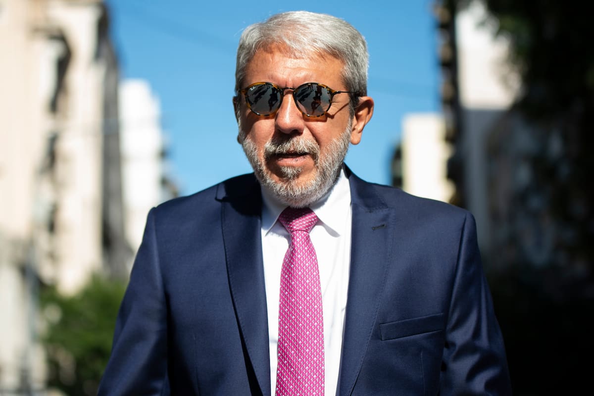 El exjefe de Gabinete se mostró enigmático y ofendido por el rechazo a su intención de "ayudar" al Presidente