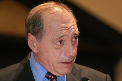 El exjuez de la Corte Suprema afirmó que la rebaja de ingresos de los políticos es una demagógica porque es insignificante ante los efectos económicos de la pandemia en el país