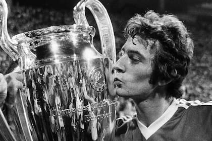 El exjugador inglés de 69 años murió en Marbella, España, como consecuencia de un ataque al corazón