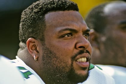 El exliniero defensivo de los Philadelphia Eagles Kevin Johnson falleció en un campamento de personas sin hoga de Los Ángeles.