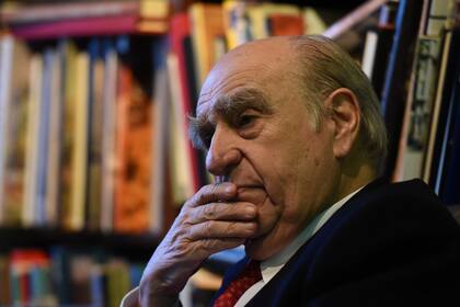 El exmandatario uruguayo, que según su entorno será precandidato presidencial, pide elecciones en Venezuela; dijo que el FA "está agotado"