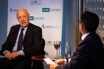 El exministro de Economía puso incluso en duda su candidatura presidencial; "Yo no soy obstáculo, puedo estar o no estar", dijo