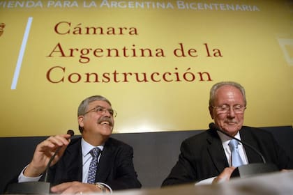 El exministro de Planificación Julio De Vido, junto al entonces presidente de la Cámara de la Construcción Carlos Wagner, en 2008