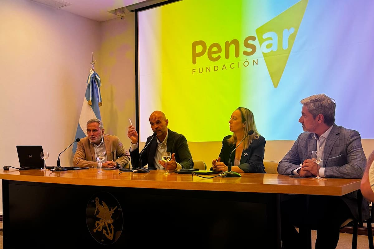 El exministro de Transporte Guillermo Dietrich encabezó un encuentro de la Fundación Pensar en la bolsa de Santa Fe