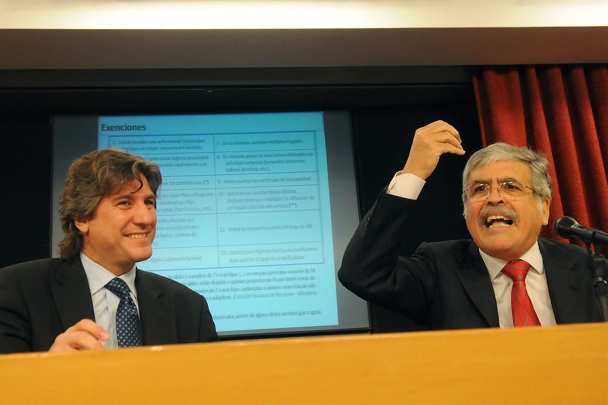 El exministro publicó un mensaje en Twitter en el que dijo: "Fuerza Amado! Todos los compañeros, los que estamos adentro y los que están afuera, somos vos"