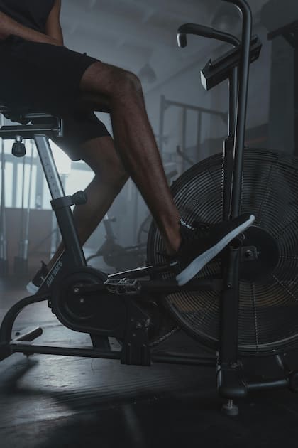 El experimento con la bicicleta fija arrojó como resultado que las personas sedentarias pudieron recordar mejor lo vieron en la pantalla virtual