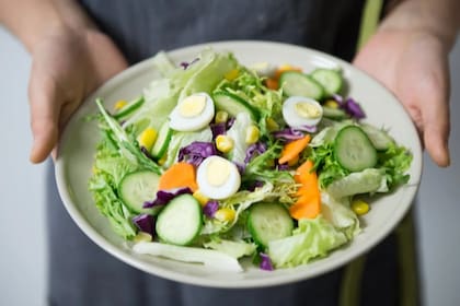 El experto aclaró que no hay una forma segura de prevenir los trastornos alimenticios, pero sí hay ciertas medidas que pueden seguir las personas para disminuir el riesgo (Foto Pexels)