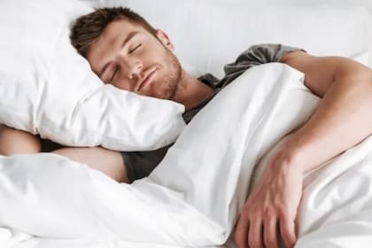 El experto aseguró que "la luz solar es determinante en nuestro descanso"