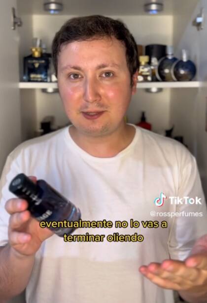 El experto en perfumes explicó las formas erróneas de colocarlo