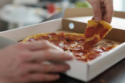 El experto explicó que comer la pizza y las empanadas frías tiene un beneficio para el sistema digestivo
