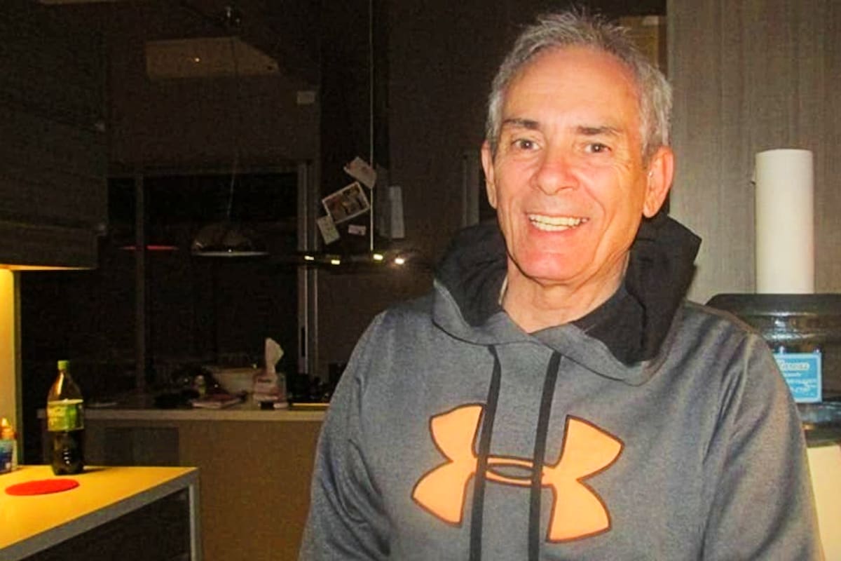 El expiloto de Fórmula 1 Oscar "Poppy" Larrauri, hace ocho años; actualmente enfrenta una acusación por lavado de dinero del juego clandestino