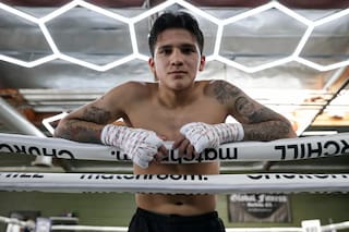 Campeón en tres pesos diferentes, el gran hallazgo del boxeo en pleno Mundial