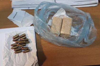 El explosivo y las municiones halladas en la cárcel de Florencio Varela