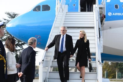 El expresidente Alberto Fernández junto a la entonces primera dama, Fabiola Yañez