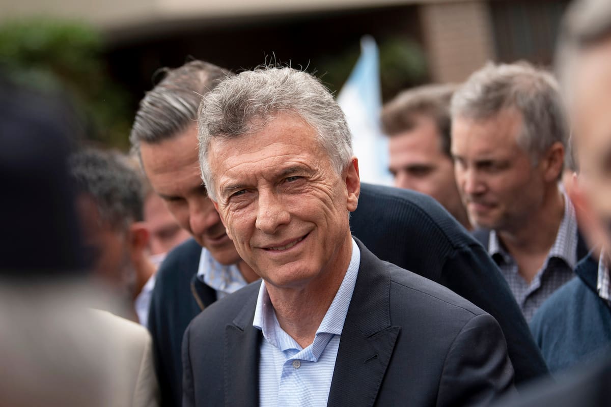 El expresidente argentino Mauricio Macri abandona la corte federal luego de declarar sobre el presunto espionaje de los familiares de los tripulantes fallecidos en la tragedia del submarino ARA San Juan en 2017, en Buenos Aires, Argentina el 3 de noviembre de 2021