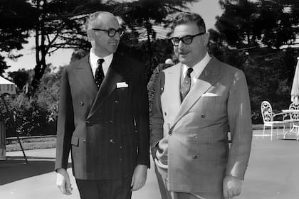 El expresidente Arturo Frondizi y Rogelio Frigerio