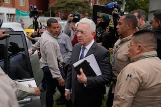 Expresidente colombiano Álvaro Uribe rinde indagatoria por masacres: "No he sido asesino"