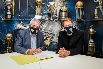 El expresidente de Boca, Jorge Amor Ameal, y Esteban Rolón, el día de su arribo al Xeneize
