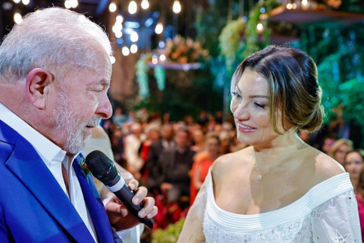 El expresidente de Brasil, Luiz Inacio Lula da Silva, junto a su nueva prometida, Rosângela da Silva