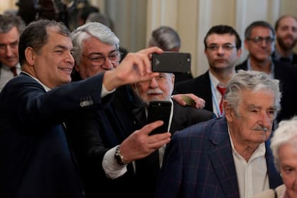 Los expresidentes Rafael Correa (Ecuador), Fernando Lugo (Paraguay) y Pepe Mujica (Uruguay)