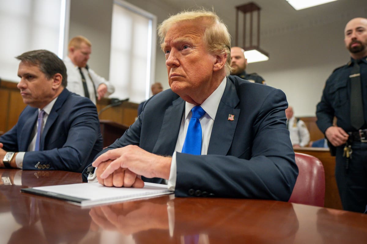 El expresidente Donald Trump comparece en el tribunal penal de Manhattan en las deliberaciones de su juicio por acusaciones de pagar por silenciar información desfavorable en Nueva York, el 30 de mayo de 2024. (Steven Hirsch/New York Post vía AP, Pool, Archivo)