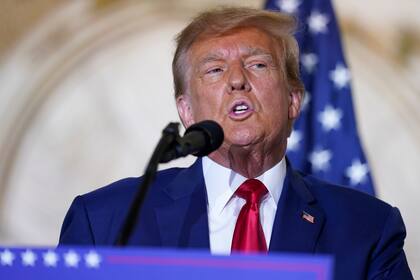 El expresidente Donald Trump en su mansión Mar-a-Lago en Palm Beach, Florida, el 4 de abril de 2023 (Foto AP /Evan Vucci)