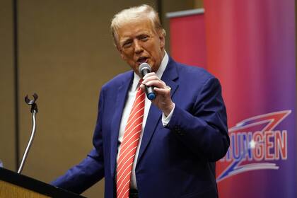 El expresidente Donald Trump, en un evento de campaña en Des Moines, Iowa, este 6 de enero. (AP/Andrew Harnik)
