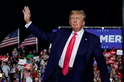 El expresidente Donald Trump, en un mitin en Waukesha, Wisconsin. (AP Foto/Morry Gash)