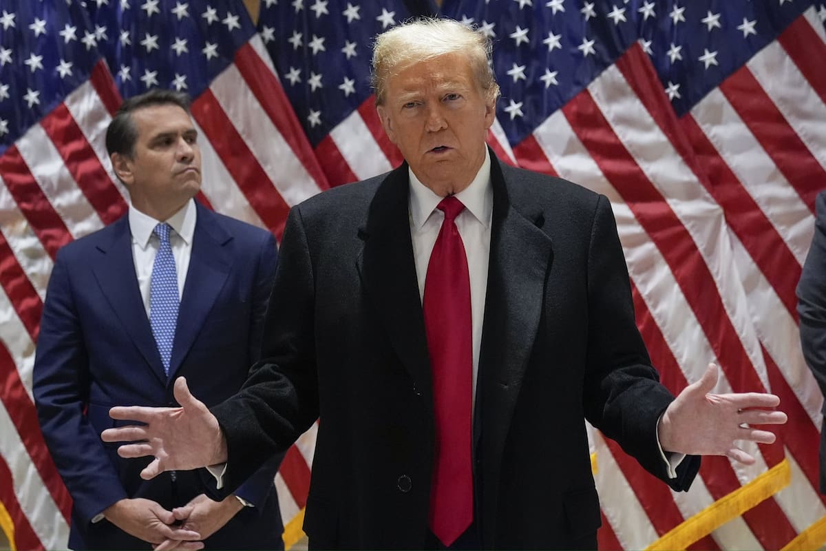 El expresidente Donald Trump habla durante una conferencia de prensa, el lunes 25 de marzo de 2024, en Nueva York