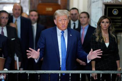 El expresidente Donald Trump habla fuera de la corte después de declarar en la Corte Suprema de Nueva York, 6 de noviembre de 2023, en Nueva York (AP Foto/Eduardo Munoz Alvarez)