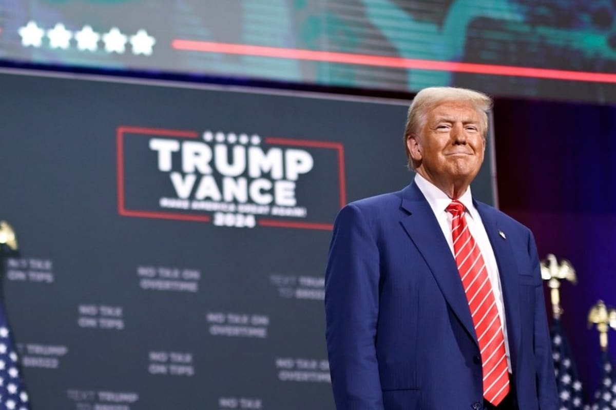 El expresidente Donald Trump, participa este miércoles en un town hall con votantes hispanos indecisos