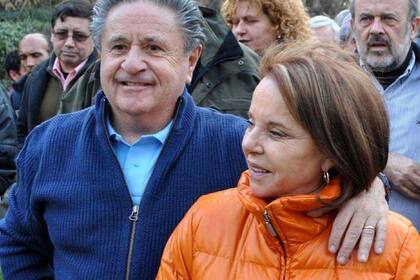 El expresidente Eduardo Duhalde y su esposa, Hilda.