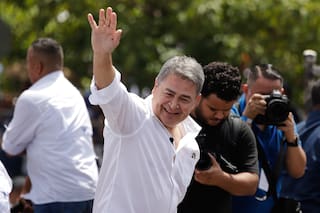 Dictan sobreseimiento para exjefe Juan Orlando Hernández en caso por corrupción en Honduras