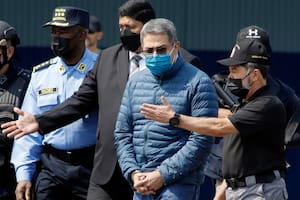 El expresidente hondureño, Juan Orlando Hernández, cuando fue extraditado a Estados Unidos en 2022