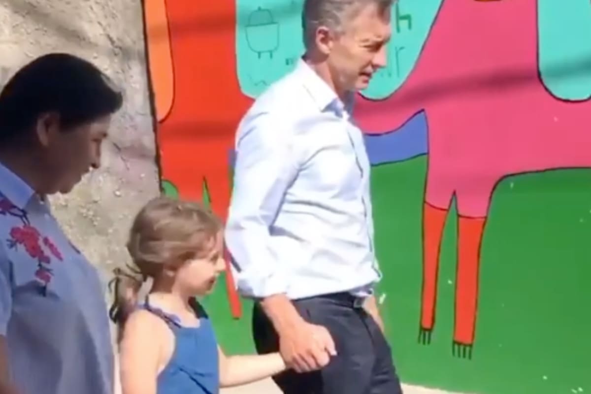 El expresidente junto a su hija Antonia y Margarita Barrientos, en el comedor Los Piletones