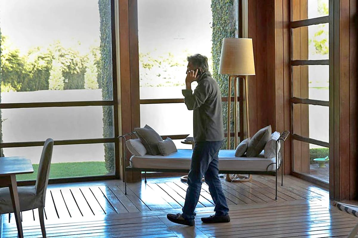 El expresidente Mauricio Macri fue hostigado ayer cuando viajaba desde su quinta hacia la casa que alquila en Acassuso