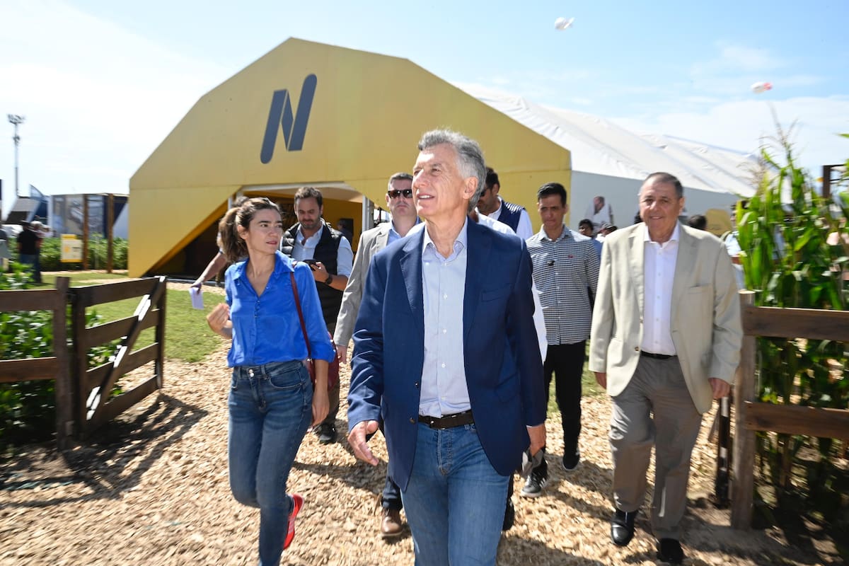 El expresidente Mauricio Macri, hoy, al visitar la feria agroindistrial Expoagro, en San Nicolás