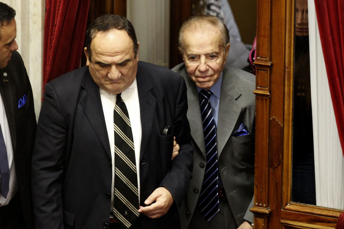 El expresidente Menem, de 87 años, colaboró para que la oposición logre el quorum para tratar la iniciativa para frenar la suba de tarifas