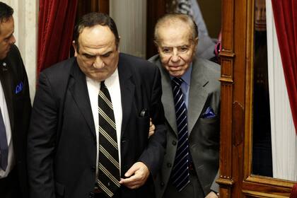 El expresidente Menem, de 87 años, colaboró para que la oposición logre el quorum para tratar la iniciativa para frenar la suba de tarifas