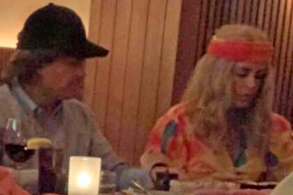 El expresidente mexicano y Tania Ruiz camuflaron sus apariencias para pasar desapercibidos en un restaurante de sushi en Nueva York