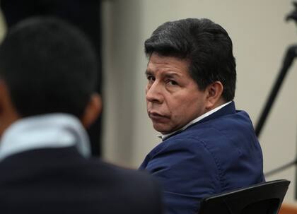 El expresidente peruano Pedro Castillo fue sentenciado a 11 años de prisión por el delito de conspiración para una rebelión, luego de que intentó disolver el Congreso y establecer un gobierno de emergencia en diciembre de 2022