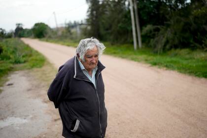 El expresidente uruguayo José "Pepe" Mujica es retratado afuera de su casa en Montevideo, Uruguay, el sábado 22 de julio de 2023