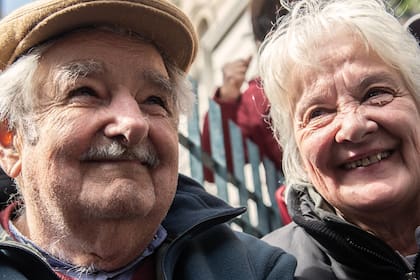 El expresidente uruguayo José Mujica junto a su mujer, la exsenadora Lucía Topolansky