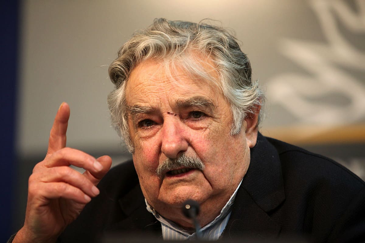 El expresidente uruguayo renunció a su banca del Senado a los 83 años pero prometió seguir militando hasta el final