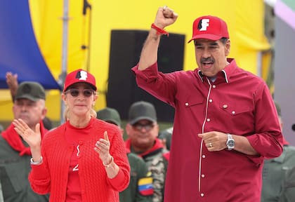 El expresidente venezolano Nicolás Maduro junto a su esposa, Cilia Flores