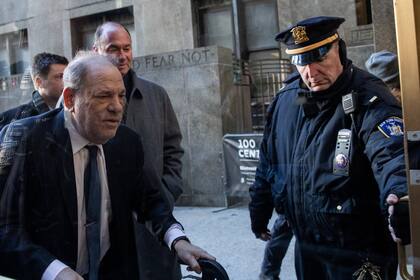 El exproductor de cine, ayer, en los tribunales, donde escuchó el veredicto junto con sus abogados